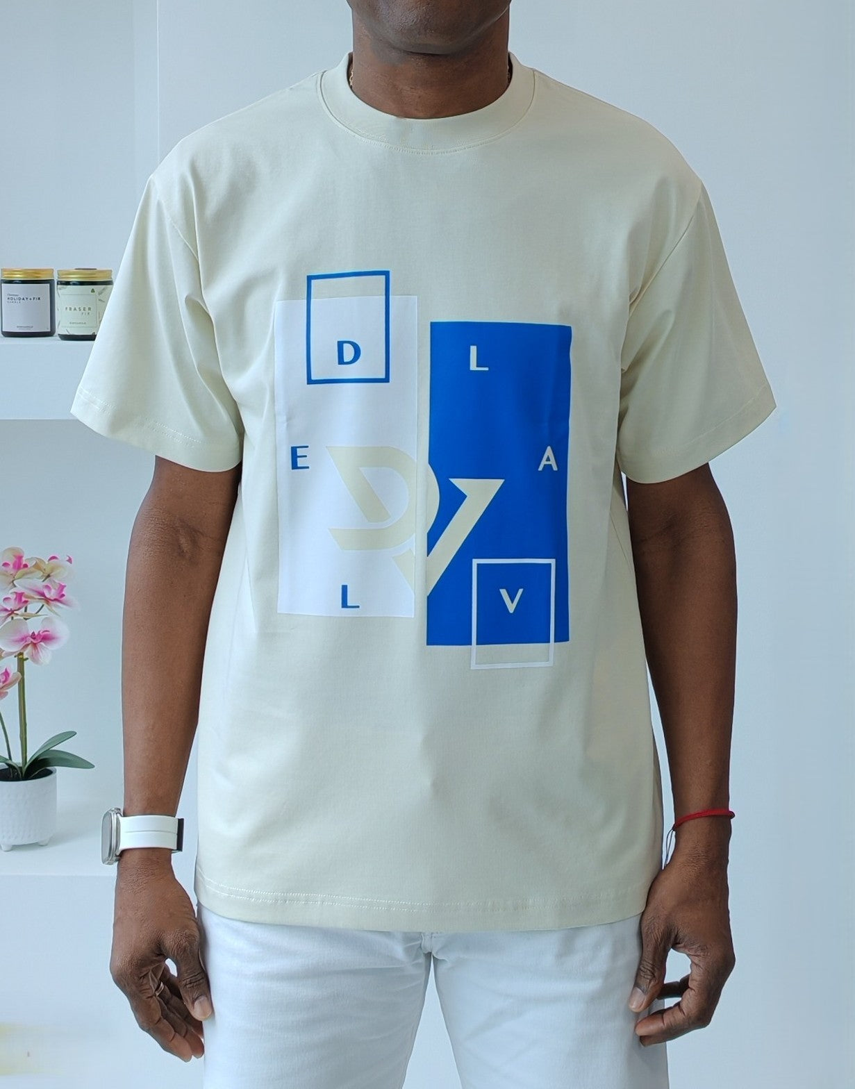 Camiseta modelo Delval beige