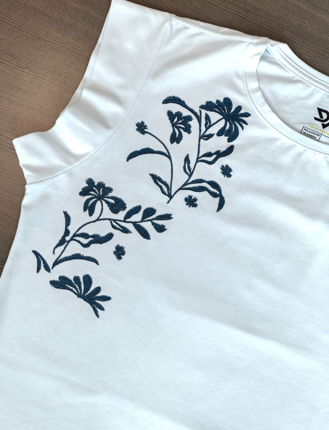 Camiseta ramas efecto bordado manga boxing