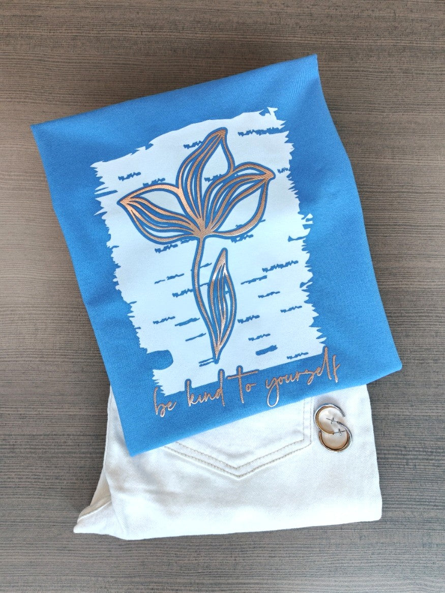 Camiseta azul con flor manga boxing