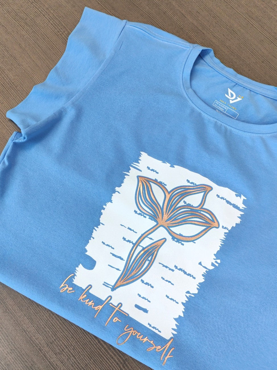 Camiseta azul con flor manga boxing